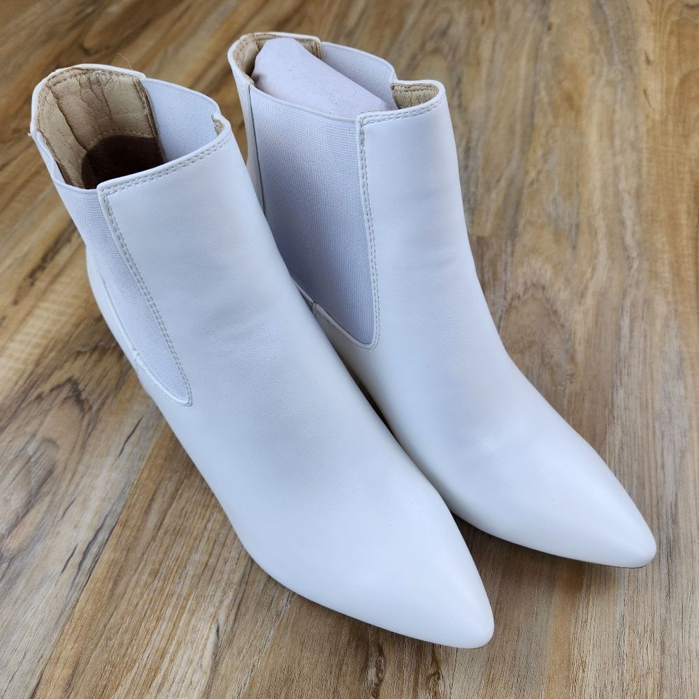🩵NIB White Clara Faux Leather Ankle Booties Size 8 - Picture 4 of 9